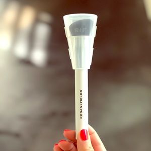 *new* RODAN + FIELDS Radiant Defense Liquid BRUSH